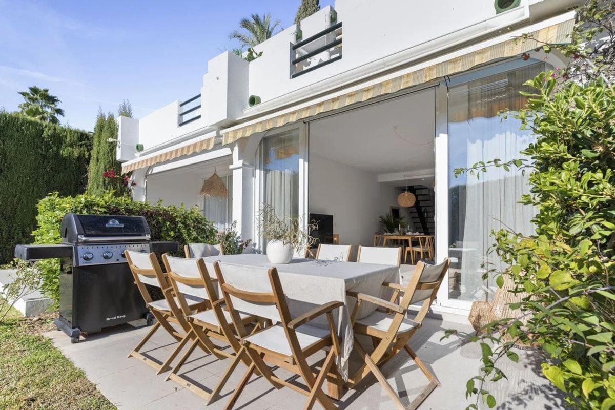 Venta de chalet adosado en Avenida del Norte , Marbella photo 4