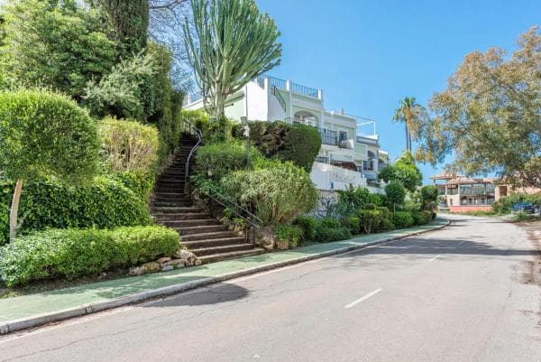 Chalet adosado en venta en Barrio Aloha , Marbella thumbnail 1