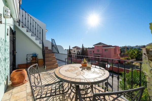 Chalet adosado en venta en Barrio Aloha , Marbella thumbnail 2