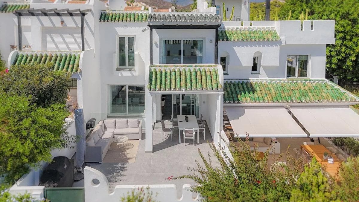 Venta de chalet adosado en Barrio Aloha , Marbella photo 2