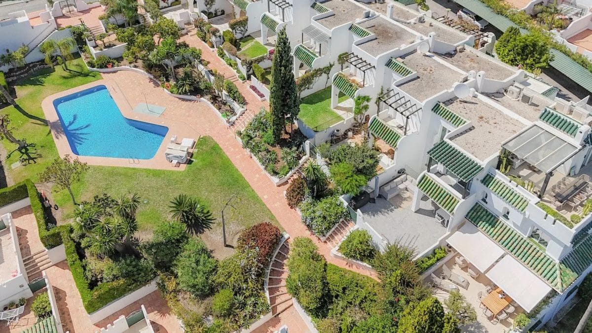Venta de chalet adosado en Barrio Aloha , Marbella photo 3