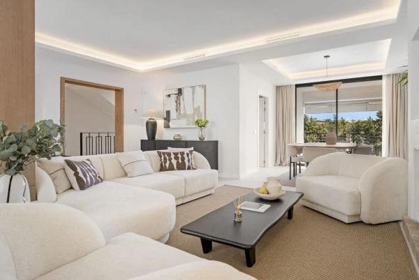 Chalet adosado en venta en Barrio Aloha , Marbella thumbnail 1