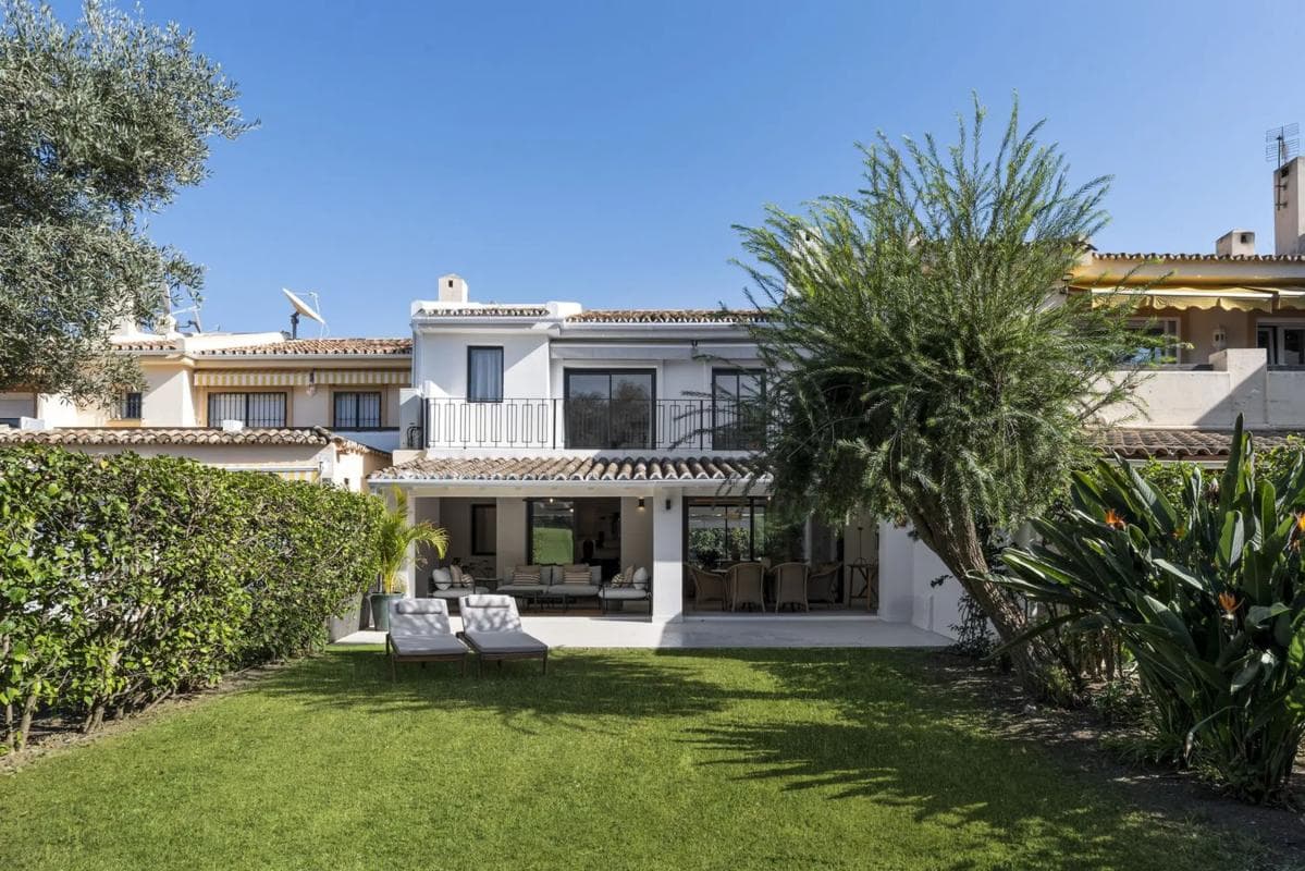 Venta de chalet adosado en Barrio Aloha , Marbella photo 4