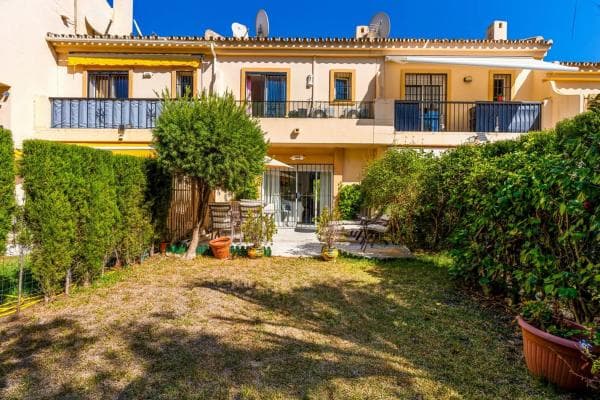 Chalet adosado en venta en Urbanización los Olivos I, 5 , Marbella thumbnail 1