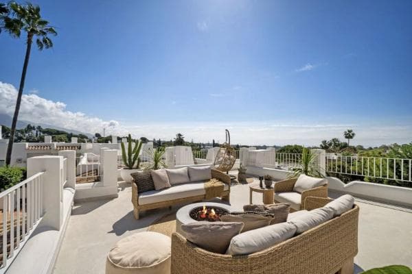 Chalet adosado en venta en Avenida Valle del Golf , Marbella photo 1