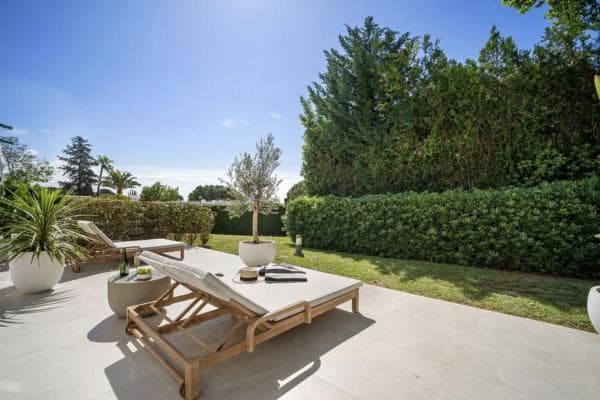 Chalet adosado en venta en Avenida Valle del Golf , Marbella thumbnail 1