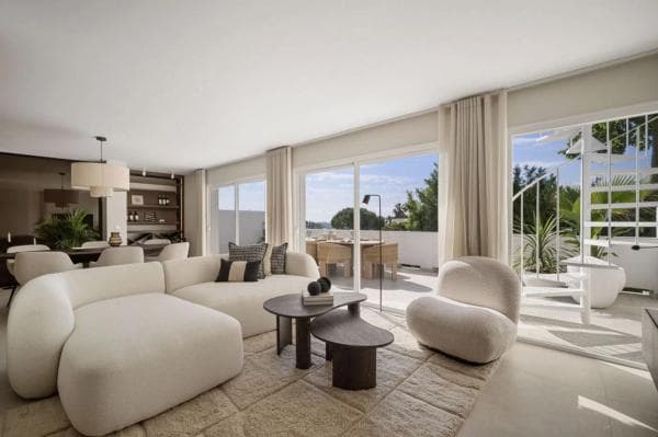 Chalet adosado en venta en Avenida Valle del Golf , Marbella thumbnail 2