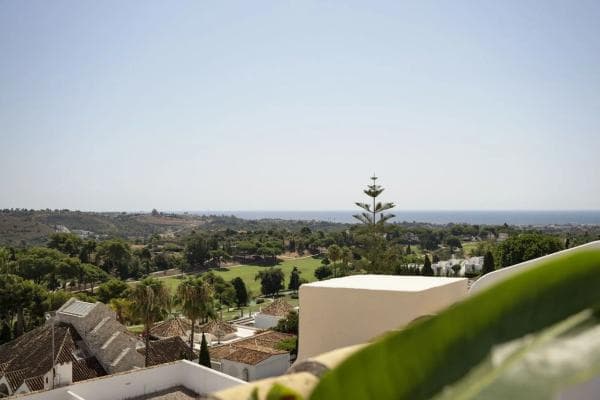 Chalet adosado en venta en Avenida del Norte , Marbella thumbnail 1