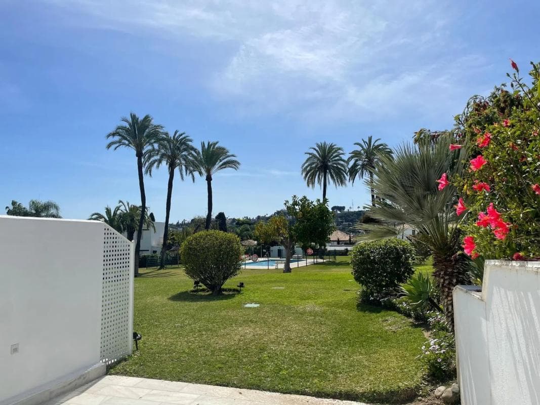 Venta de chalet adosado en Avenida Valle del Golf , Marbella photo 4