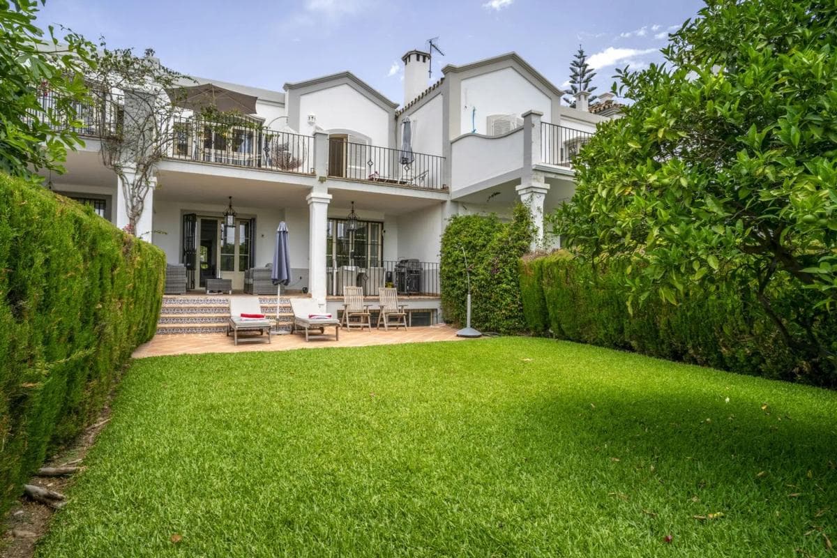 Venta de chalet adosado en Barrio Aloha , Marbella photo 2