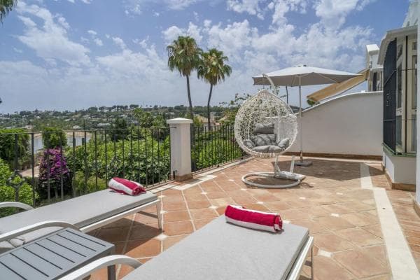 Chalet adosado en venta en Barrio Aloha , Marbella thumbnail 2