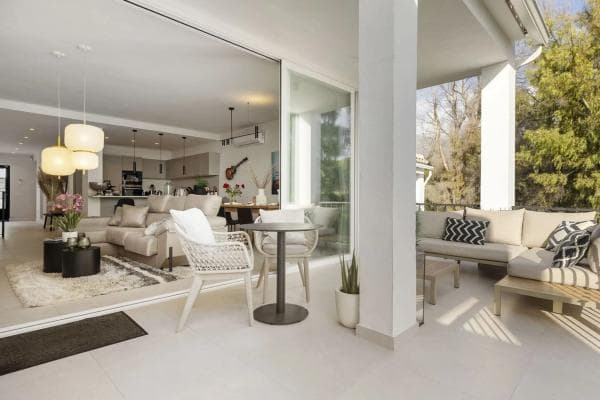 Chalet adosado en venta en La Pinta s/n , Marbella thumbnail 2