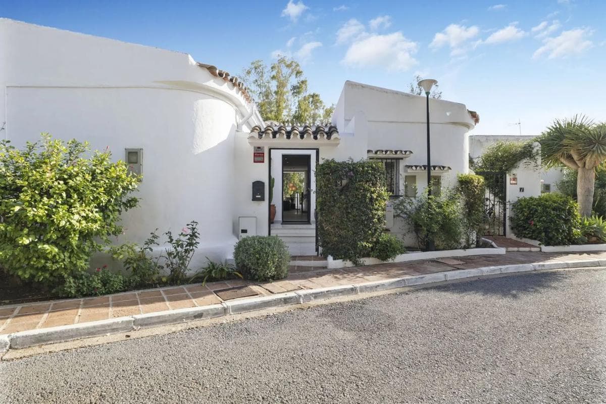 Venta de chalet adosado en La Pinta s/n , Marbella photo 4