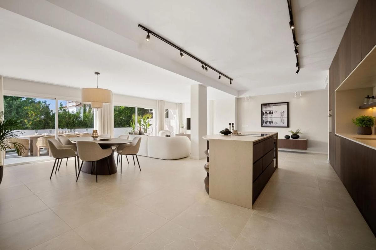 Venta de chalet adosado en Calle Levante , Marbella photo 2