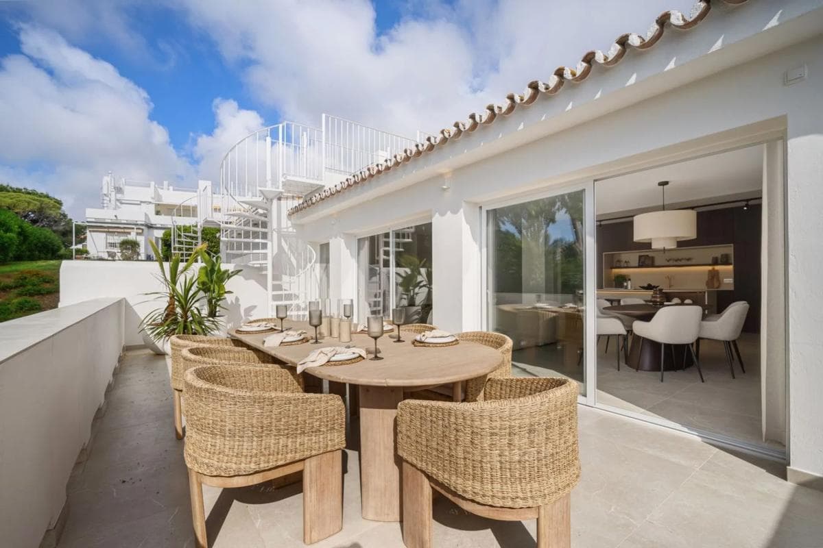 Venta de chalet adosado en Calle Levante , Marbella photo 3