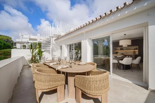 Chalet adosado en venta en Calle Levante , Marbella thumbnail 2