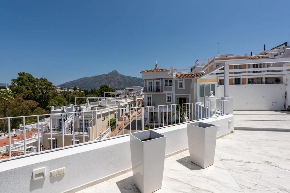 Venta de chalet adosado en Calle Perchel el, 44 , Marbella photo 3