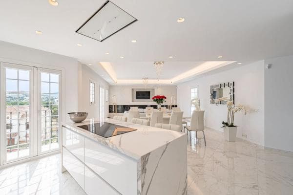 Chalet adosado en venta en Barrio Aloha , Marbella thumbnail 2