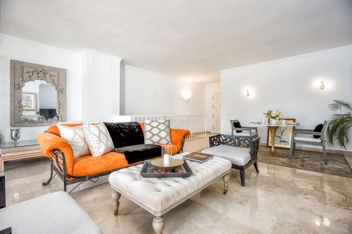 Venta de chalet adosado en Urb Aloha Pueblo s/n , Marbella photo 3