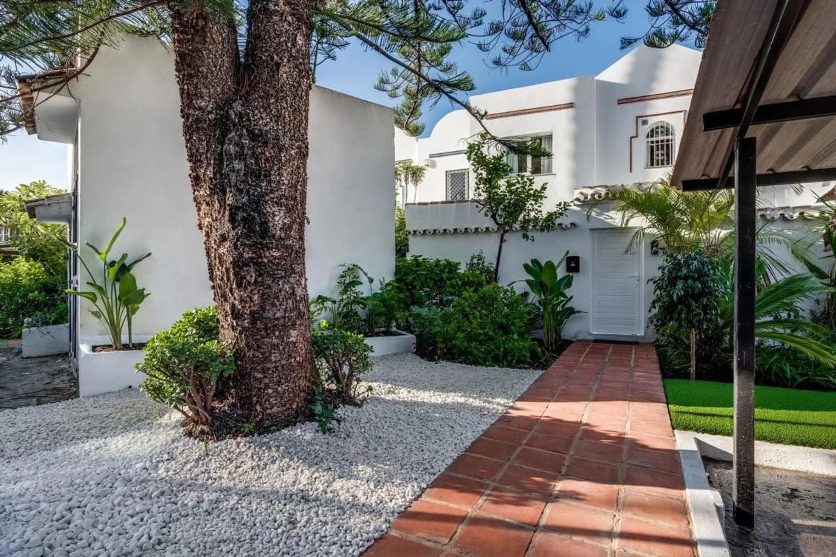 Venta de chalet adosado en Barrio Aloha , Marbella photo 4