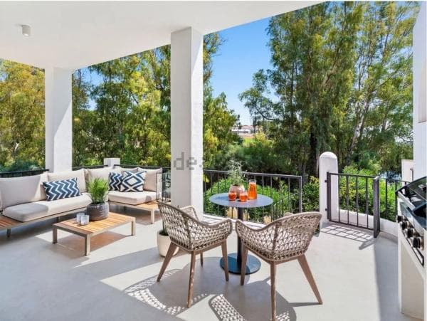 Chalet adosado en venta en La Pinta , Marbella thumbnail 1