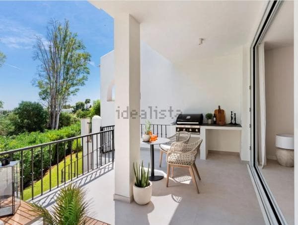 Chalet adosado en venta en La Pinta , Marbella thumbnail 2
