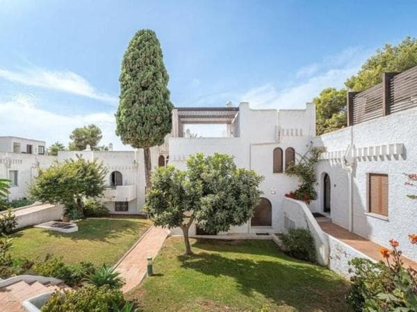 Chalet adosado en venta en Calle Pablo Picasso , Marbella thumbnail 1