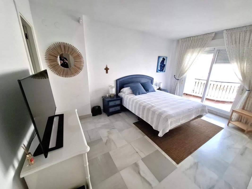 Venta de chalet adosado en CL ALFARNATEJO-NARANJOS MARB , Marbella photo 4