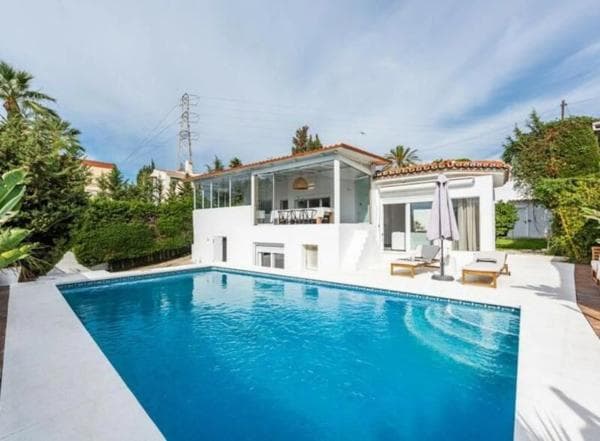 Chalet independiente en venta en Camino del Ángel, Marbella
thumbnail 2