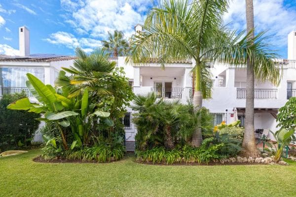 Chalet adosado en venta en Urbanización Los Naranjos de Marbella s/n , Marbella thumbnail 1