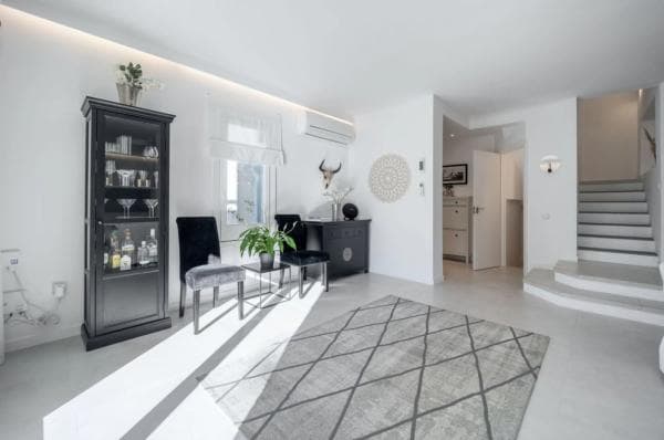 Chalet adosado en venta en Barrio La Dama de Noche-La Alzambra , Marbella thumbnail 1