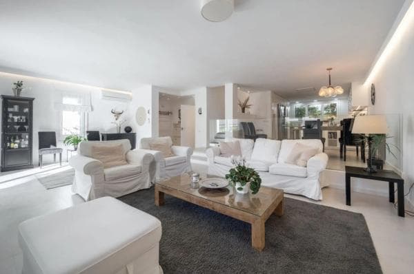 Chalet adosado en venta en Barrio La Dama de Noche-La Alzambra , Marbella thumbnail 2