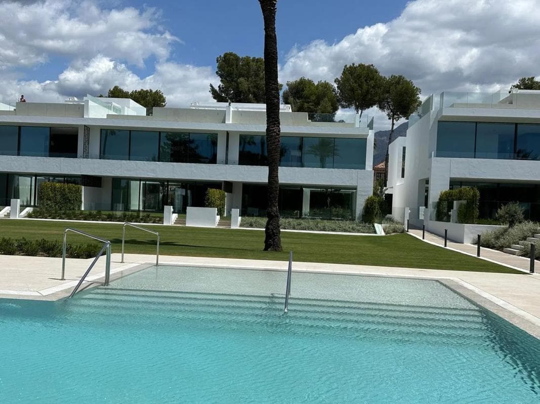 Venta de chalet independiente en Urbanización Atalaya Río Verde, 31, Marbella
photo 2