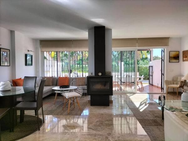 Terraced house for sale at Urbanización Los Naranjos de Marbella , Marbella thumbnail 2