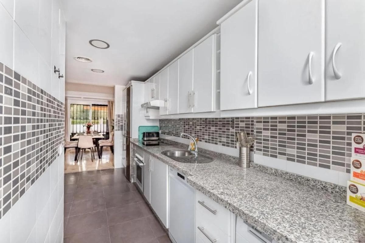 Venta de chalet adosado en Calle Almogía s/n , Marbella photo 4