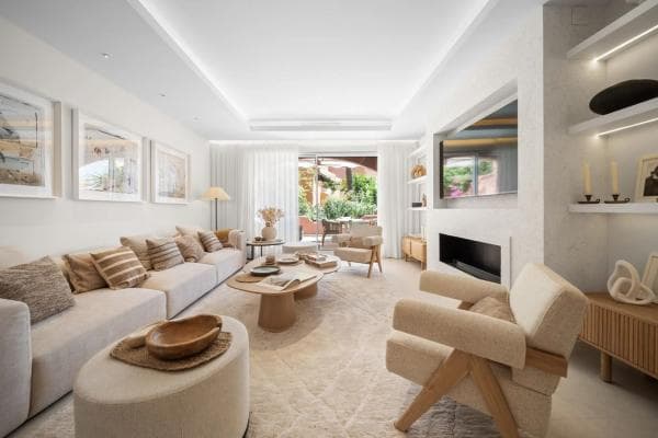 Chalet adosado en venta en Barrio La Dama de Noche-La Alzambra , Marbella photo 1