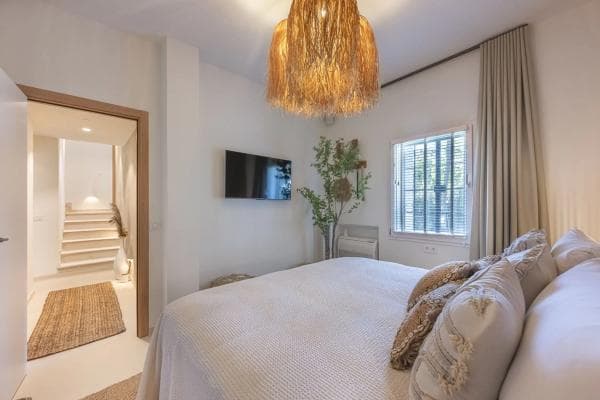 Chalet independiente en venta en Arrabal Judía, 5 D, Marbella
thumbnail 2