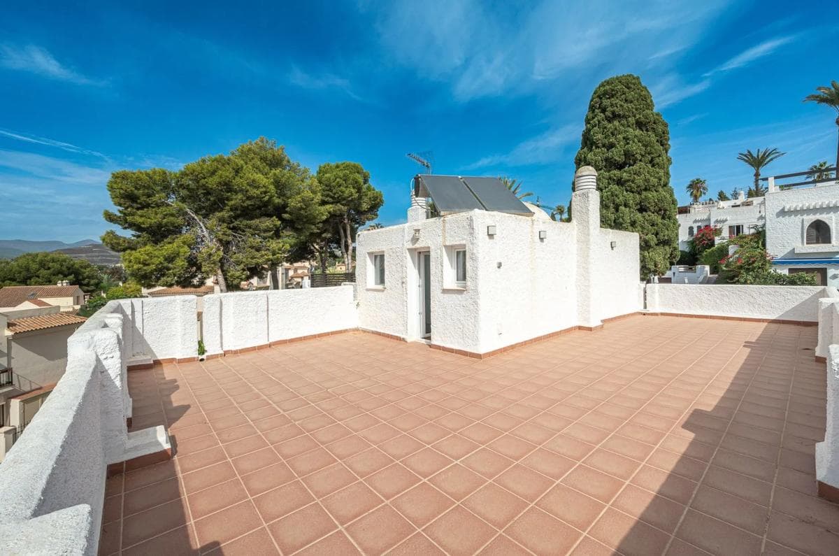 Venta de chalet adosado en Calle Pablo Picasso, 1 , Marbella photo 2