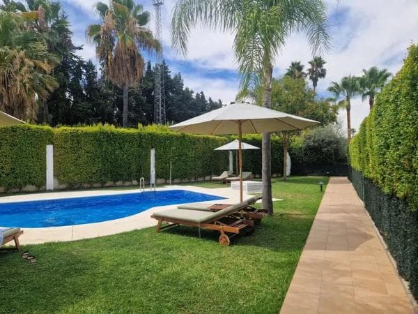 Chalet adosado en venta en CL ALFARNATE-NARANJOS MARBEL, 29 , Marbella thumbnail 1