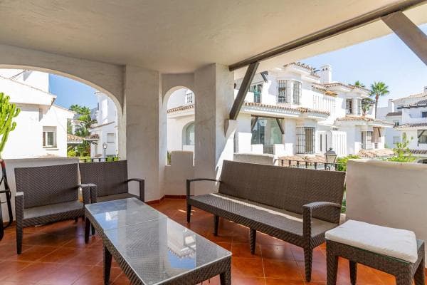 Chalet adosado en venta en Urbanización Los Naranjos de Marbella, 37 , Marbella photo 1
