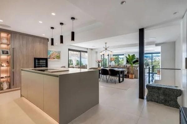 Chalet independiente en venta en Urbanización la Alzambra, 19, Marbella
thumbnail 1