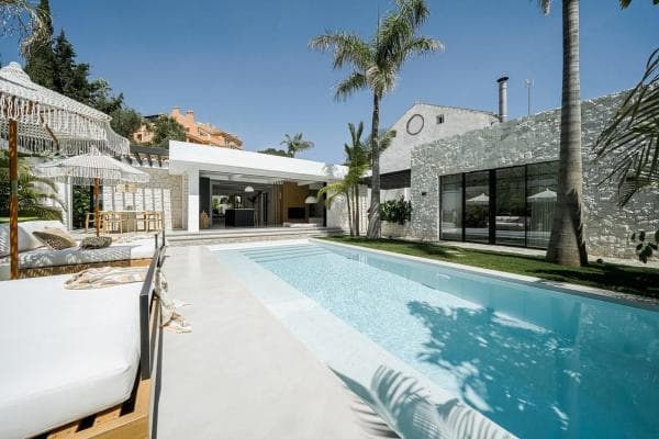 Chalet independiente en venta en Calle Salvador Dali s/n, Marbella
photo 1