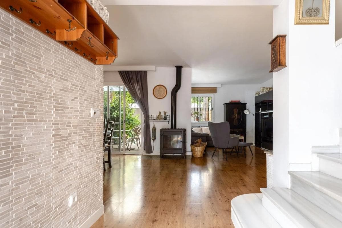 Venta de chalet adosado en Barrio La Dama de Noche-La Alzambra , Marbella photo 2