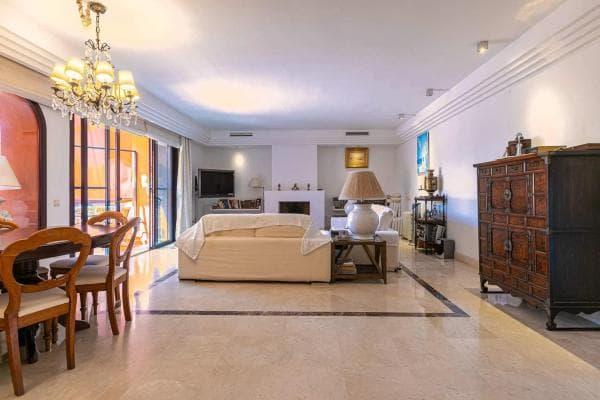 Piso en venta en Urbanización la Alzambra, 6, Marbella
thumbnail 1
