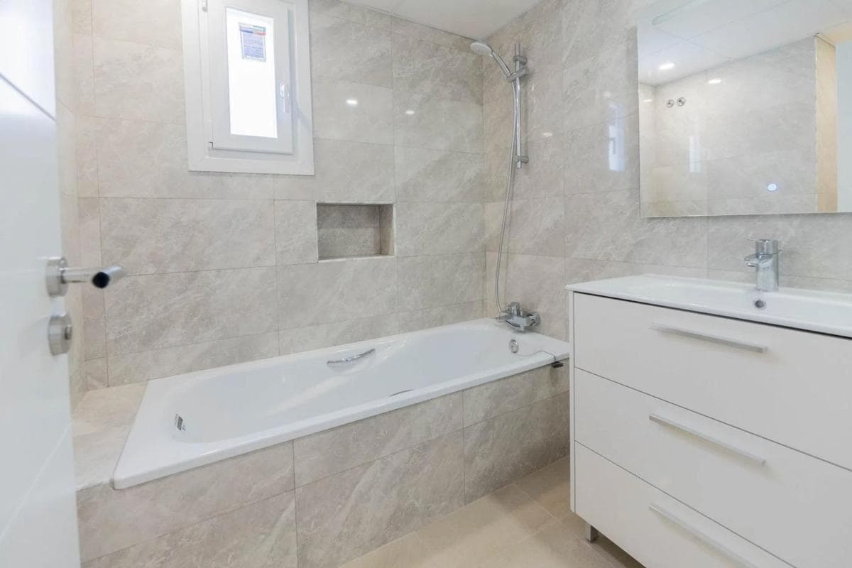 Sale of townhouse in Calle Luis Morales , Marbella photo 3