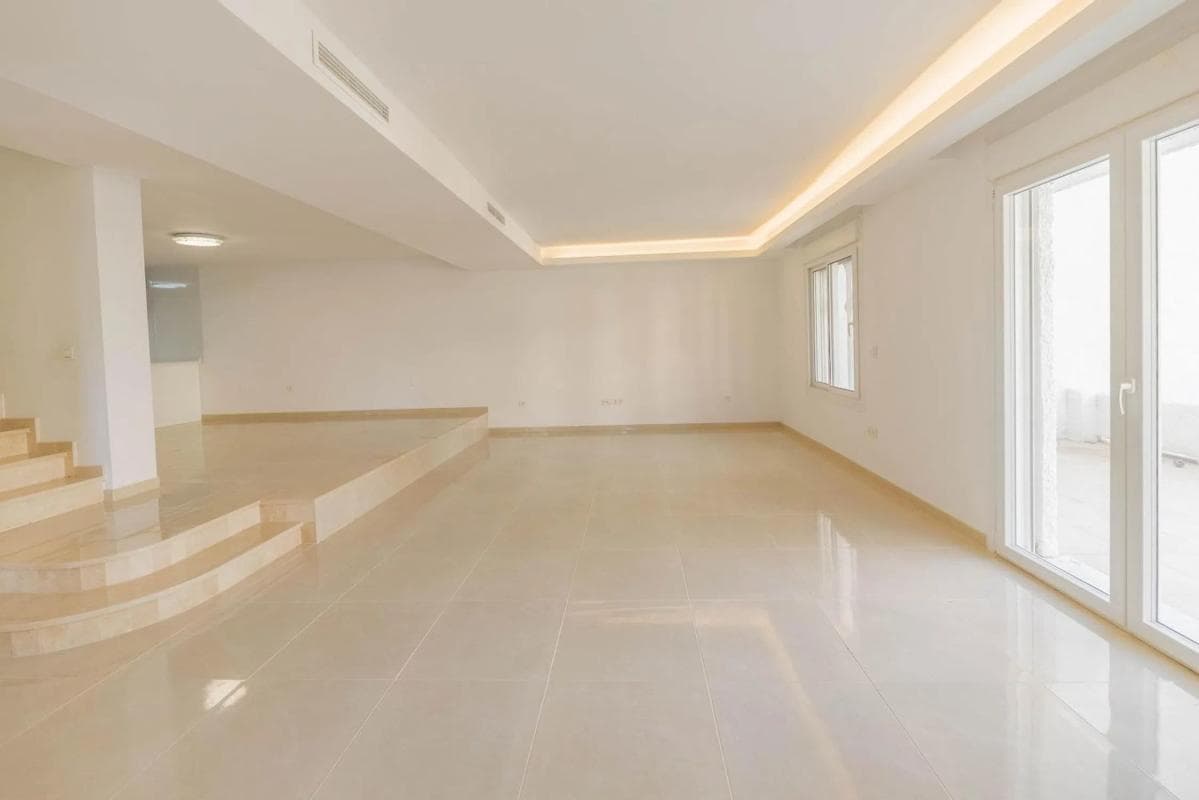 Sale of townhouse in Calle Luis Morales , Marbella photo 5