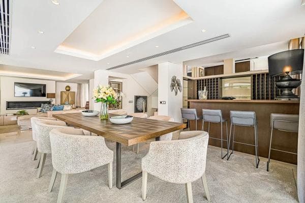 Chalet independiente en venta en Barrio La Dama de Noche-La Alzambra, Marbella
photo 1