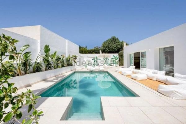 Chalet independiente en venta en La dama de noche, 9, Marbella
thumbnail 1