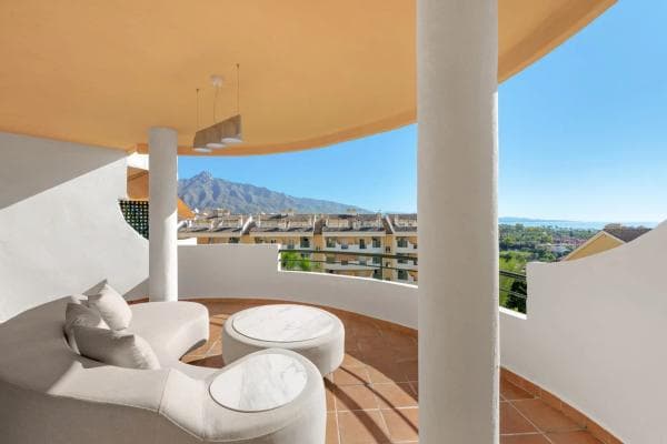 Duplex en venta en Calle Alhambra, Marbella thumbnail 2