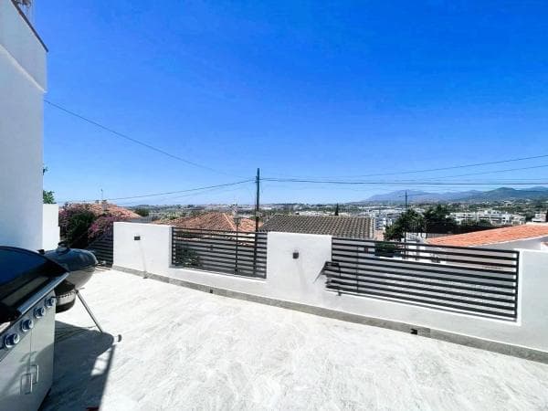 Chalet independiente en venta en Barrio Las Brisas, Marbella
photo 1